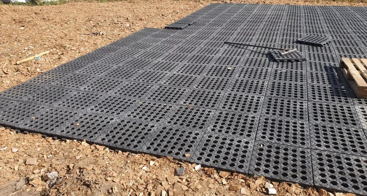 Wysokie modułowe maty drenażowe stabilizujące podmokły teren (10).webp