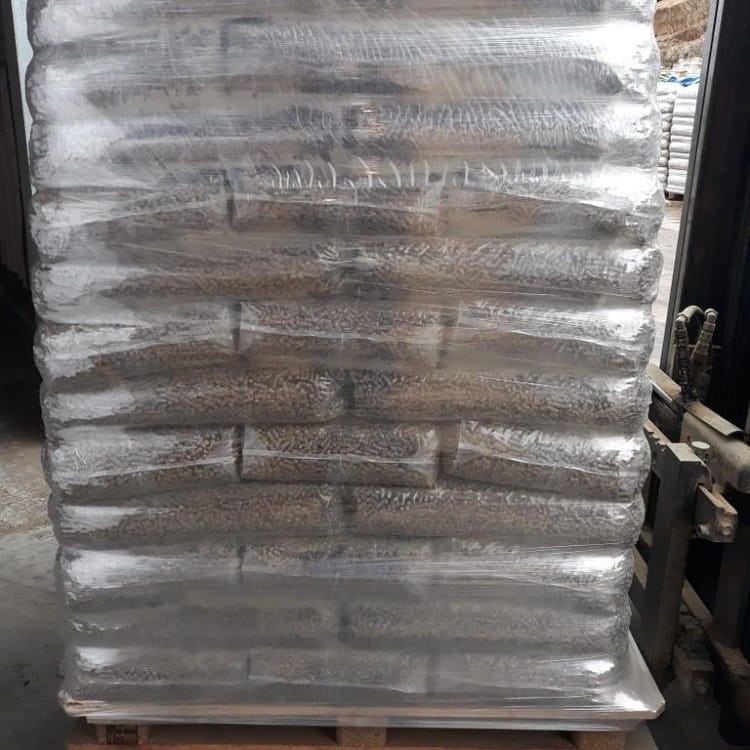Pellet ze słomy 8mm worki 15 kg na plaecie