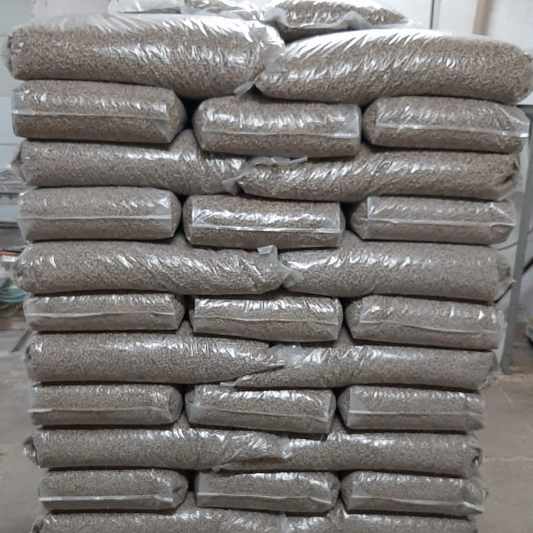pellet ze słomy worki 15 kg 66 sztuk na palecie.jpg
