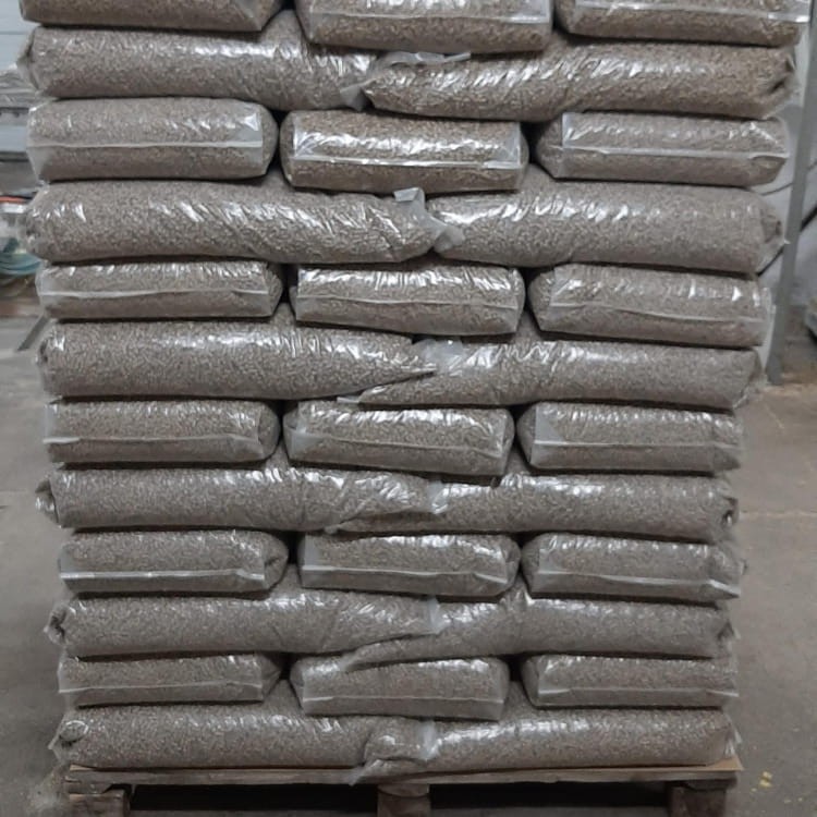 pellet ze słomy worki 15 kg 67 sztuk na palecie.jpg
