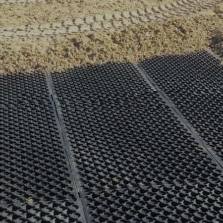 maty drenażowe do ujeżdżalni zasypane żwirem