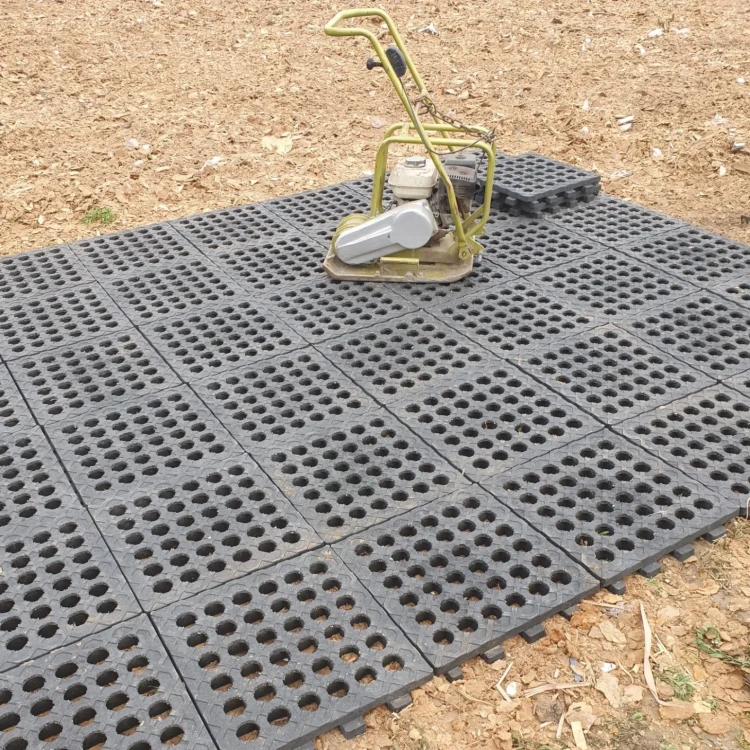 Wysokie modułowe maty drenażowe stabilizujące podmokły teren (5).webp