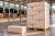 paleta-trociny-bydlo-krowy-stoja-10-IA.webp