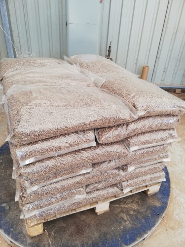 pellet drewno liściaste dla koni.jpeg