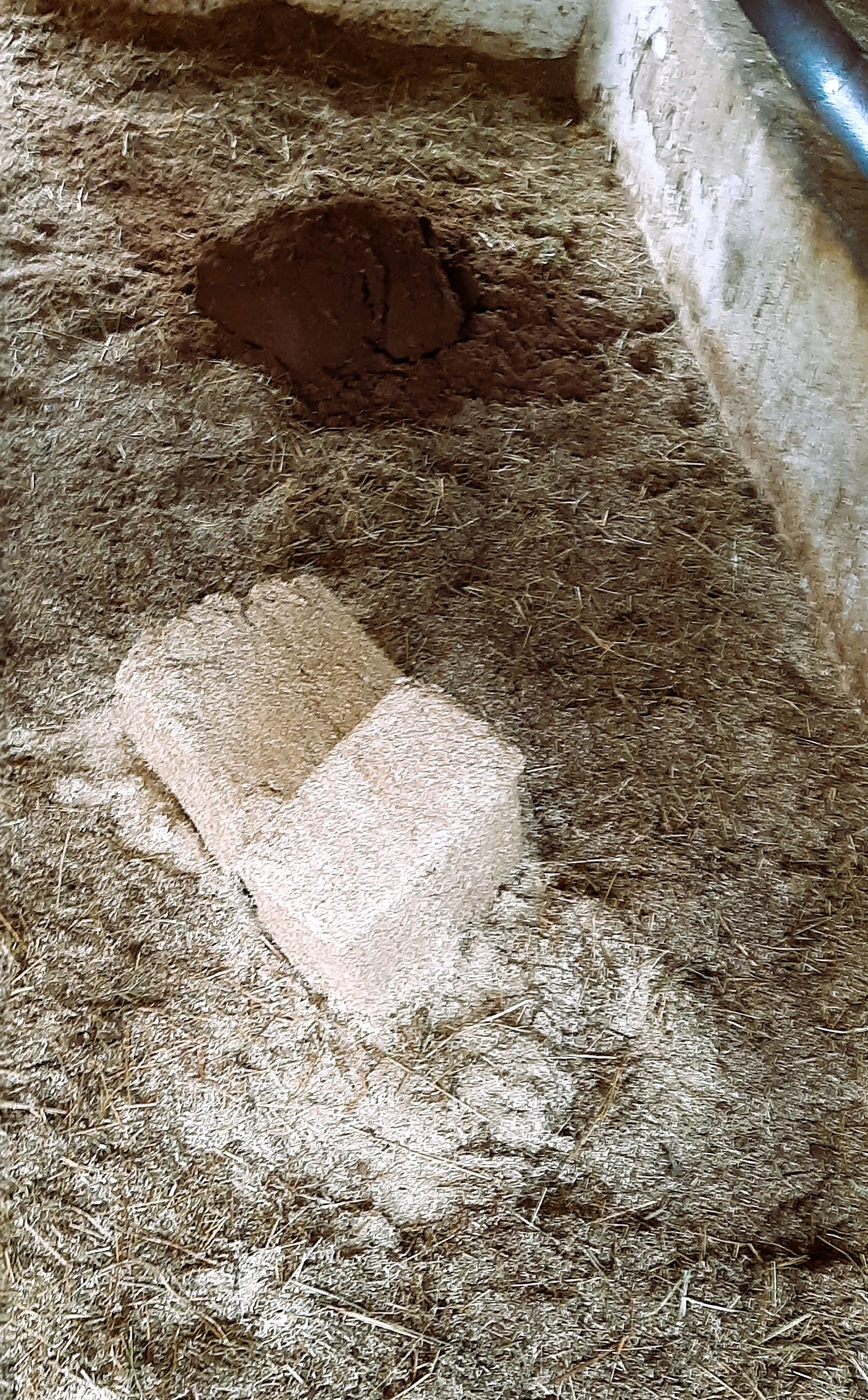 ściółka torfowa z dodatkiem słomy lnianej